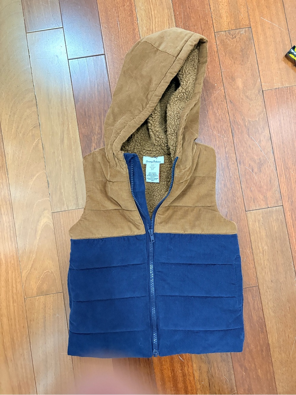 Tommy Bahama boys 5t sherpa lined Hooded Puffer Vest - Brown and Navy